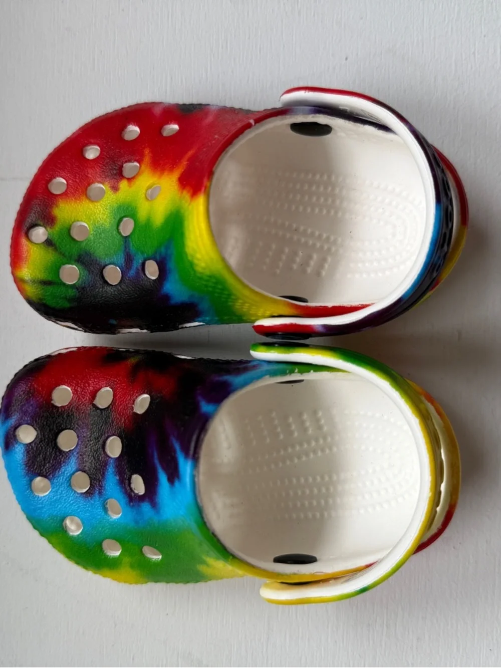 Infant CROCS Rainbow Tie-Dye Clog - Picture 5 of 6
